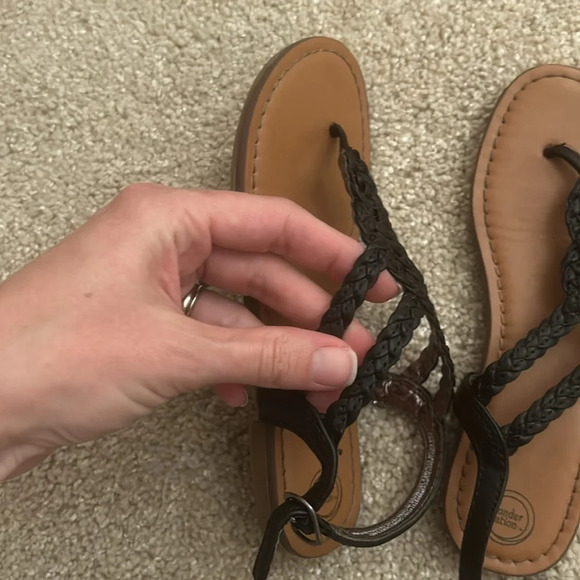 Girls Black Sandals Wonder Nation Size 1 - Picture 2 of 3